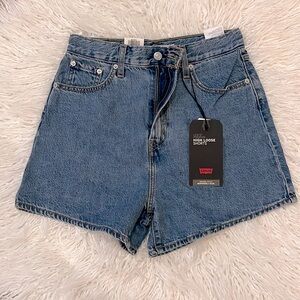 NWT Levi’s high loose shorts, size 26